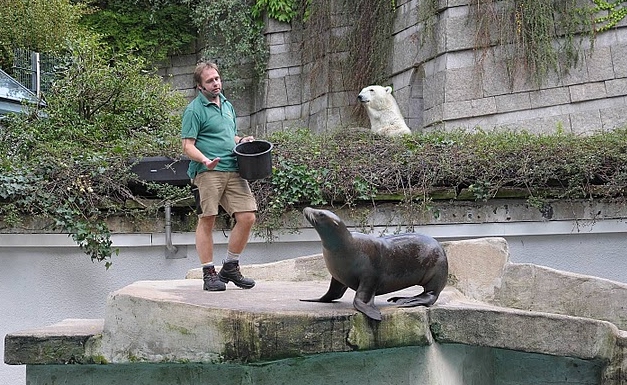 33 - Lars wartet schon auf einen Fisch.jpg